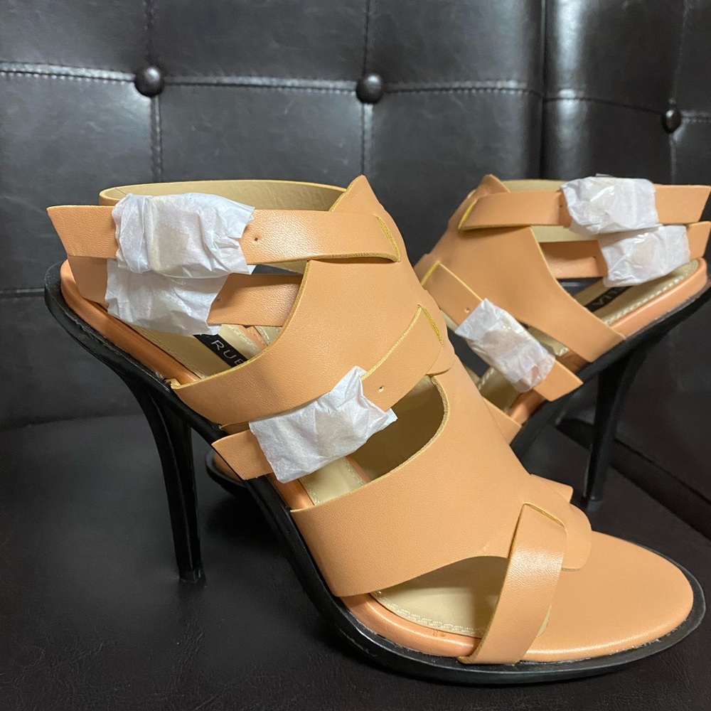Izabella Rue Heels - Picture 4 of 7